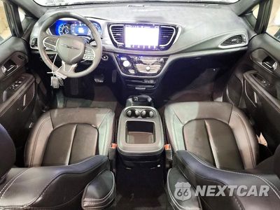 Zdjęcie 8 z 14 samochodu: 2025 CHRYSLER PACIFICA HYBRID SELECT VIN:2C4RC1S79SR572997 - miniatura