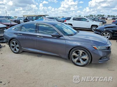 Czwarte zdjęcie samochodu z boku: 2019 HONDA ACCORD TOURING VIN:1HGCV2F98KA025260 - miniatura