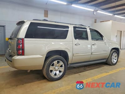 Trzecie zdjęcie samochodu z tyłu: 2013 GMC YUKON XL K1500 SLE VIN:1GKS2HE71DR167223 - miniatura