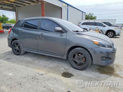 Czwarte zdjęcie samochodu z boku: 2012 TOYOTA MATRIX L VIN:2T1KU4EE7CC775494 - miniatura