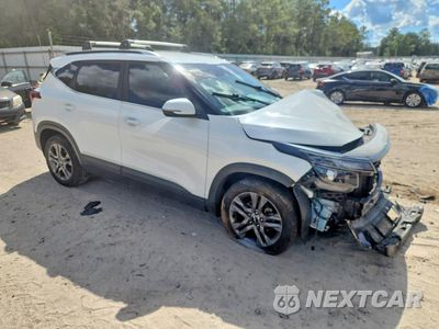 Czwarte zdjęcie samochodu z boku: 2022 KIA SELTOS S VIN:KNDEU2AA9N7285096 - miniatura