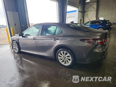 Drugie zdjęcie samochodu z przodu: 2022 TOYOTA CAMRY LE VIN:4T1C11AK1NU667686 - miniatura