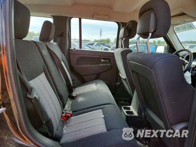 Zdjęcie 11 z 14 samochodu: 2010 JEEP LIBERTY SPORT VIN:1J4PN2GKXAW116124 - miniatura