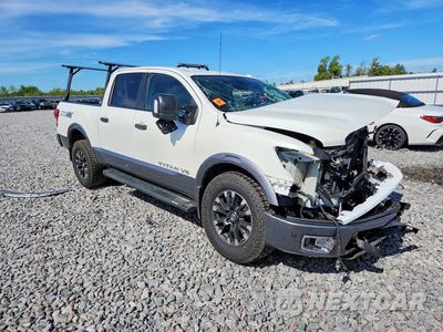 Czwarte zdjęcie samochodu z boku: 2018 NISSAN TITAN PRO-4X VIN:1N6AA1E5XJN551761 - miniatura
