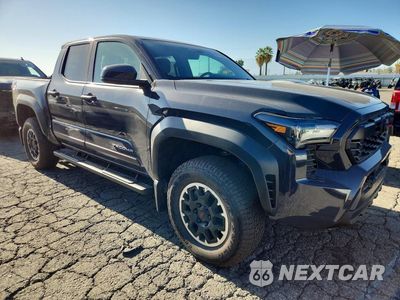 Czwarte zdjęcie samochodu z boku: 2026 TOYOTA TACOMA TRD OFF-ROAD VIN:3TMLB5JN2TM247357 - miniatura