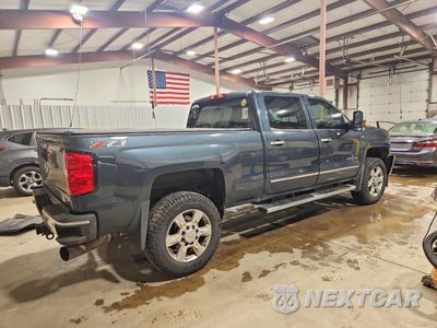 Trzecie zdjęcie samochodu z tyłu: 2019 CHEVROLET SILVERADO K2500 HEAVY DUTY LTZ VIN:1GC1KTEY6KF185394 - miniatura