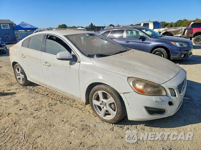 Czwarte zdjęcie samochodu z boku: 2013 VOLVO S60 T5 VIN:YV1612FH4D2176456 - miniatura