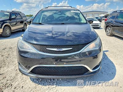 Piąte zdjęcie samochodu w środku: 2019 CHRYSLER PACIFICA TOURING L VIN:2C4RC1BG9KR704799 - miniatura