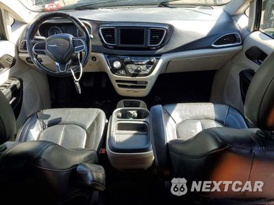 Zdjęcie 8 z 13 samochodu: 2020 CHRYSLER PACIFICA TOURING L VIN:2C4RC1BG2LR275989 - miniatura