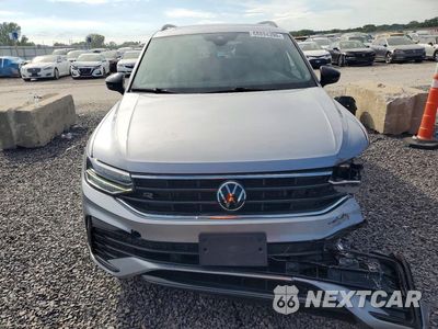 Piąte zdjęcie samochodu w środku: 2024 VOLKSWAGEN TIGUAN SE R-LINE BLACK VIN:3VVCB7AX1RM002329 - miniatura