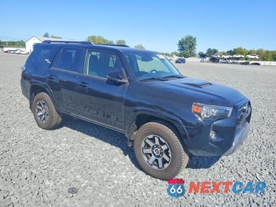 Czwarte zdjęcie samochodu z boku: 2024 TOYOTA 4RUNNER TRD OFF-ROAD PREMIUM VIN:JTERU5JR5R6290263 - miniatura