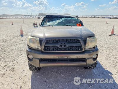 Piąte zdjęcie samochodu w środku: 2011 TOYOTA TACOMA DOUBLE CAB PRERUNNER LONG BED VIN:3TMKU4HN6BM030625 - miniatura