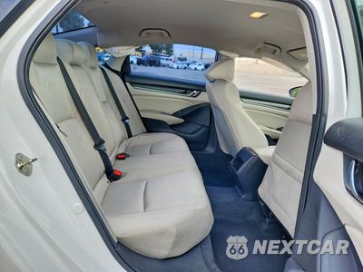 Zdjęcie 10 z 12 samochodu: 2019 HONDA ACCORD LX VIN:1HGCV1F16KA143022 - miniatura