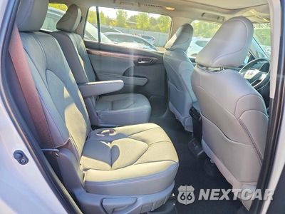 Zdjęcie 11 z 13 samochodu: 2026 TOYOTA HIGHLANDER HYBRID PLATINUM VIN:5TDEBRCHXTS719490 - miniatura