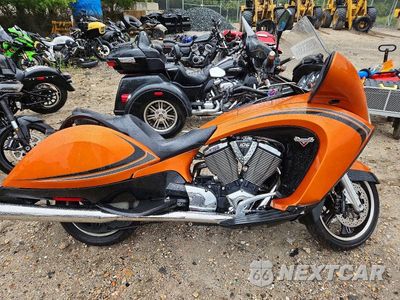 2014 VICTORY MOTORCYCLES VISION TOUR 5VPSW36N8E3037347 - główne zdjęcie licytacji z USA - miniatura