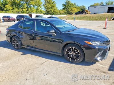 Czwarte zdjęcie samochodu z boku: 2018 TOYOTA CAMRY SE VIN:4T1B11HK4JU604044 - miniatura