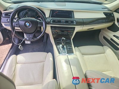 Zdjęcie 8 z 12 samochodu: 2015 BMW 750 LXI VIN:WBAYF8C57FD653950 - miniatura
