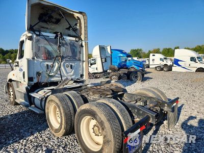 Drugie zdjęcie samochodu z przodu: 2018 FREIGHTLINER CASCADIA 125 SEMI TRUCK VIN:1FUJGEDV7JLJP7107 - miniatura