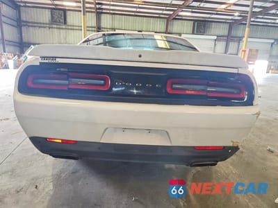 Zdjęcie 6 z 12 samochodu: 2018 DODGE CHALLENGER SXT VIN:2C3CDZAG1JH202302 - miniatura