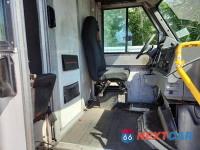 Zdjęcie 11 z 13 samochodu: 2013 ISUZU NPR VIN:JALB4T179D7W00330 - miniatura