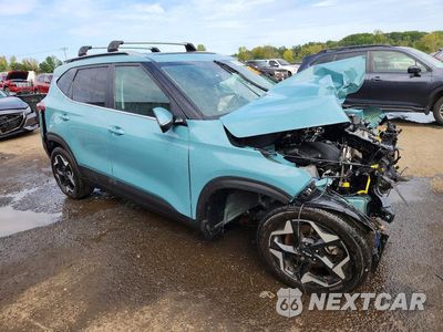 Czwarte zdjęcie samochodu z boku: 2024 KIA SELTOS EX VIN:KNDERCAAXR7533109 - miniatura