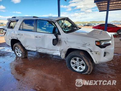 Czwarte zdjęcie samochodu z boku: 2020 TOYOTA 4RUNNER SR5 VIN:JTEBU5JR8L5756945 - miniatura