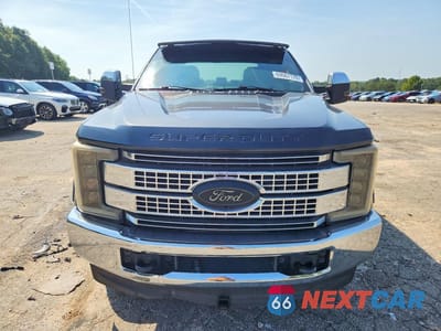 Piąte zdjęcie samochodu w środku: 2019 FORD F350 SUPER DUTY VIN:1FT8W3DT8KED77673 - miniatura