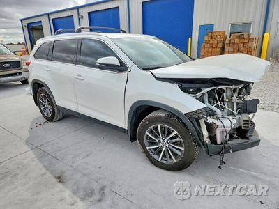 Czwarte zdjęcie samochodu z boku: 2019 TOYOTA HIGHLANDER XLE VIN:5TDJZRFH6KS958748 - miniatura
