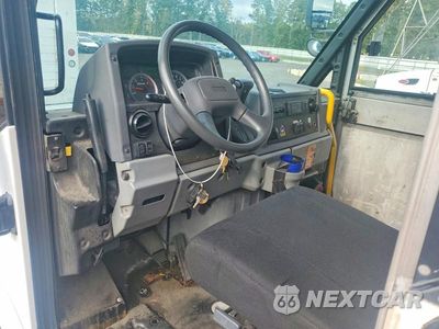 Zdjęcie 8 z 12 samochodu: 2012 ISUZU NPR DELIVERY TRUCK VIN:JALB4T170C7W00649 - miniatura