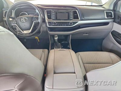 Zdjęcie 8 z 13 samochodu: 2015 TOYOTA HIGHLANDER LE PLUS VIN:5TDZKRFHXFS056844 - miniatura