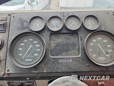 Zdjęcie 9 z 13 samochodu: 2001 FREIGHTLINER MT55 DELIVERY VAN VIN:4UZAARBW11CH94951 - miniatura