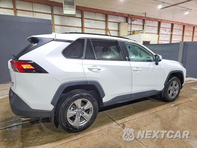 Trzecie zdjęcie samochodu z tyłu: 2024 TOYOTA RAV4 XLE VIN:2T3P1RFV5RC395466 - miniatura