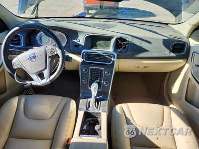 Zdjęcie 8 z 12 samochodu: 2013 VOLVO S60 T5 VIN:YV1612FH1D2188709 - miniatura
