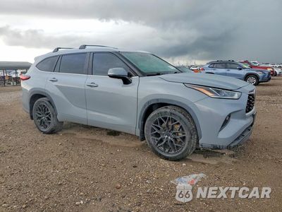 Czwarte zdjęcie samochodu z boku: 2023 TOYOTA HIGHLANDER HYBRID BRONZE EDITION VIN:5TDAARAH5PS520812 - miniatura