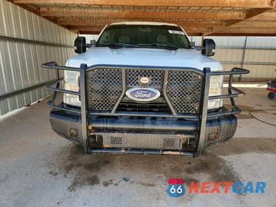 Piąte zdjęcie samochodu w środku: 2019 FORD F350 SUPER DUTY VIN:1FT8W3B61KEC96897 - miniatura