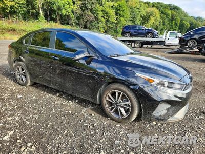 Czwarte zdjęcie samochodu z boku: 2023 KIA FORTE LXS VIN:3KPF24AD1PE642242 - miniatura