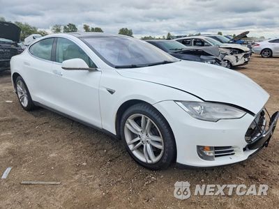 Czwarte zdjęcie samochodu z boku: 2013 TESLA MODEL S VIN:5YJSA1DG9DFP21993 - miniatura
