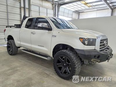 Czwarte zdjęcie samochodu z boku: 2009 TOYOTA TUNDRA DOUBLE CAB LIMITED VIN:5TFBW58169X090826 - miniatura