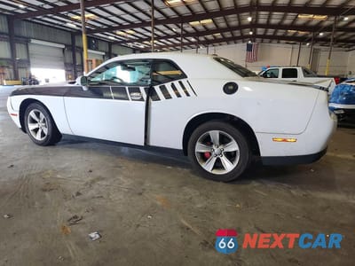 Drugie zdjęcie samochodu z przodu: 2018 DODGE CHALLENGER SXT VIN:2C3CDZAG1JH202302 - miniatura