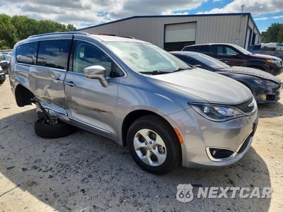 Czwarte zdjęcie samochodu z boku: 2017 CHRYSLER PACIFICA TOURING L PLUS VIN:2C4RC1EG1HR803752 - miniatura