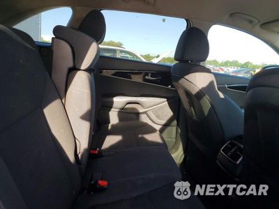 Zdjęcie 11 z 14 samochodu: 2019 KIA SORENTO LX VIN:5XYPG4A37KG438506 - miniatura