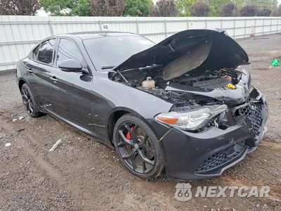 Czwarte zdjęcie samochodu z boku: 2018 ALFA ROMEO GIULIA TI Q4 VIN:ZARFAEEN3J7597622 - miniatura