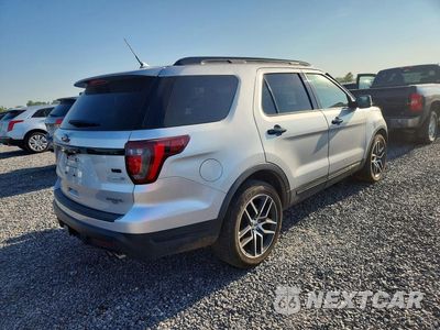 Trzecie zdjęcie samochodu z tyłu: 2019 FORD EXPLORER SPORT VIN:1FM5K8GT9KGB11327 - miniatura