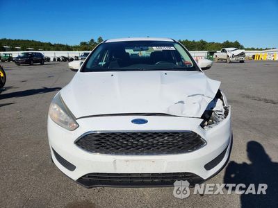 Piąte zdjęcie samochodu w środku: 2017 FORD FOCUS SE VIN:1FADP3F29HL330372 - miniatura