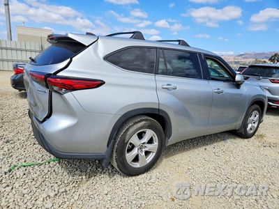 Trzecie zdjęcie samochodu z tyłu: 2022 TOYOTA HIGHLANDER HYBRID LE VIN:5TDBBRCH1NS561336 - miniatura
