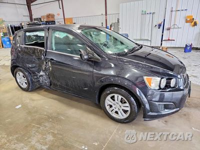 Czwarte zdjęcie samochodu z boku: 2015 CHEVROLET SONIC LT VIN:1G1JC6SH8F4100312 - miniatura