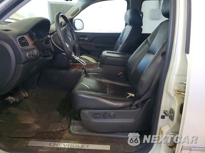 Zdjęcie 7 z 13 samochodu: 2014 CHEVROLET SUBURBAN K1500 LTZ VIN:1GNSKKE70ER217529 - miniatura