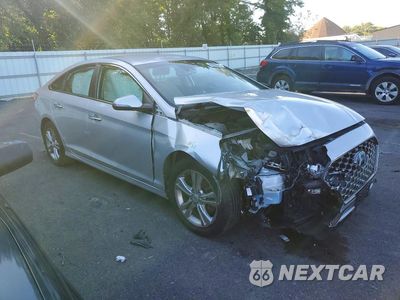 Czwarte zdjęcie samochodu z boku: 2018 HYUNDAI SONATA SEL+ VIN:5NPE34AF7JH727681 - miniatura