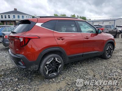 Trzecie zdjęcie samochodu z tyłu: 2026 KIA SELTOS SX VIN:KNDETCA70T7833948 - miniatura