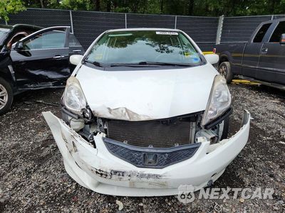 Piąte zdjęcie samochodu w środku: 2011 HONDA FIT SPORT VIN:JHMGE8G57BC000741 - miniatura